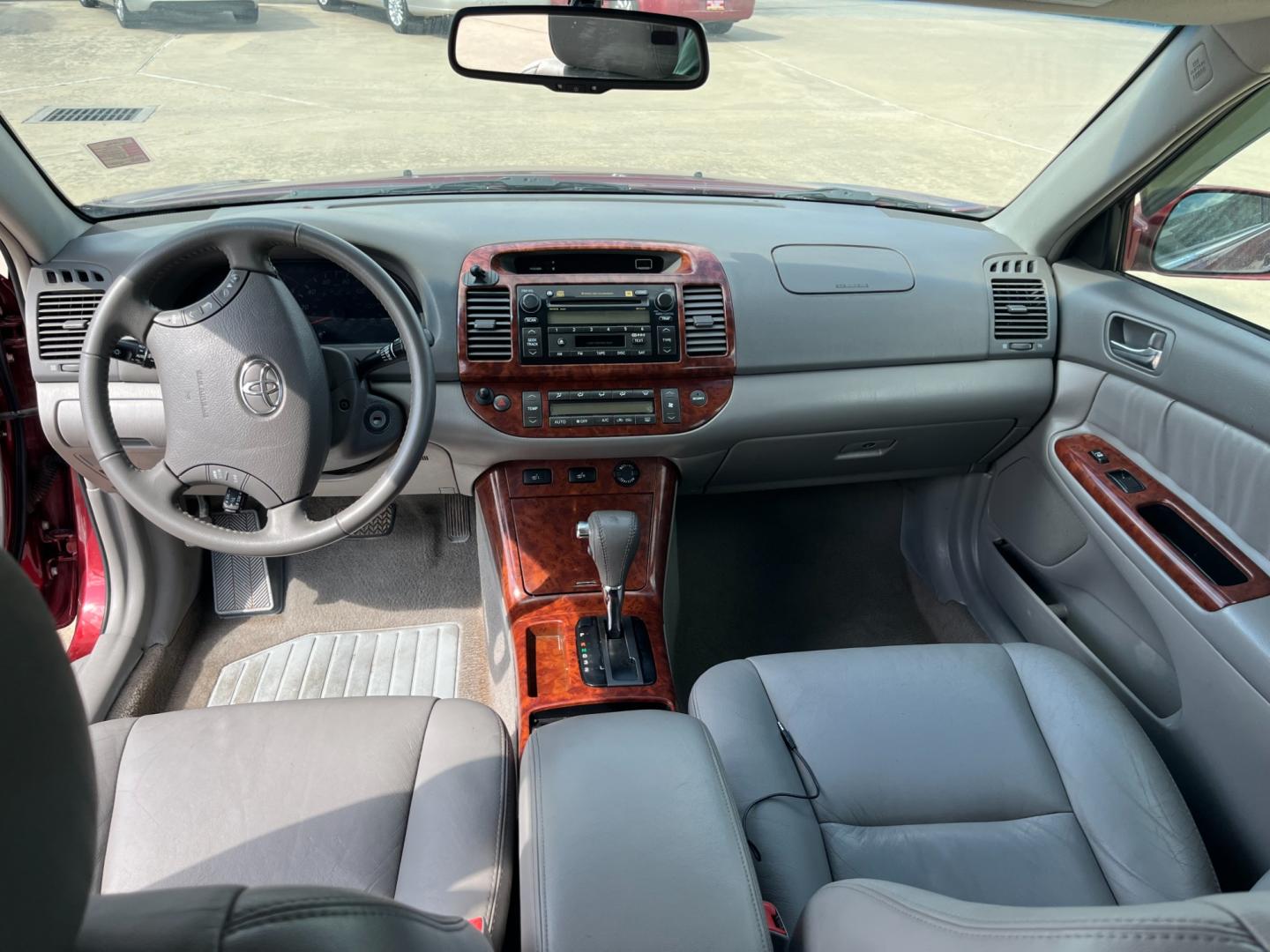 2006 red /TAN Toyota Camry LE V6 (4T1BF30KX6U) with an 3.0L V6 DOHC 24V engine, 5-Speed Automatic Overdrive transmission, located at 14700 Tomball Parkway 249, Houston, TX, 77086, (281) 444-2200, 29.928619, -95.504074 - Photo#10